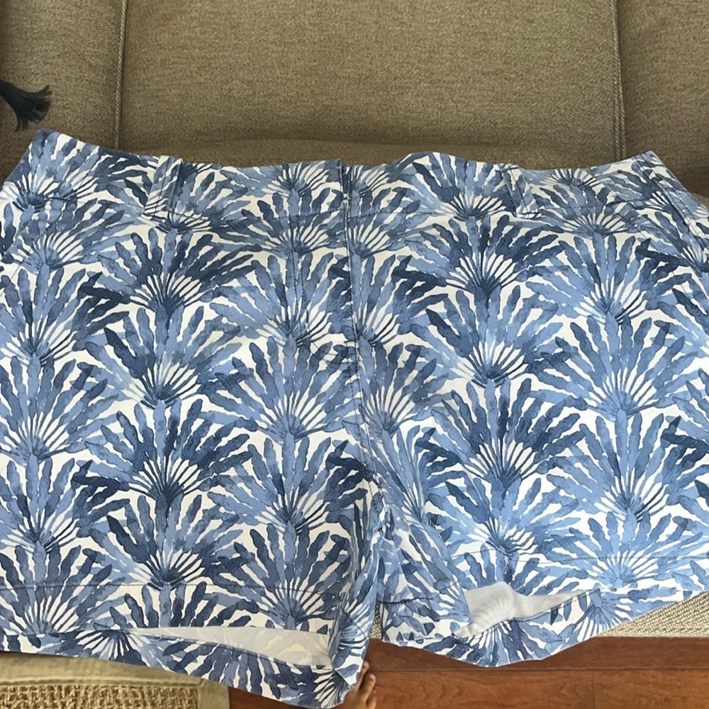 Vineyard Vines Blue and White Patterned Women’s Shorts